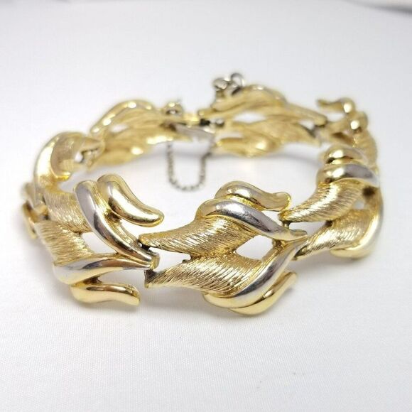 Vintage Monet Gold Tone Chunk Retro Chain Bangle Bracelet, 70s 80s Style, Estate - Picture 1 of 6